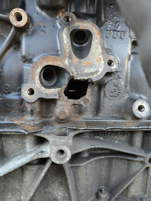 Silnik  kompletny 2,3 125 koni symbol M9T B 870 uszkodzony