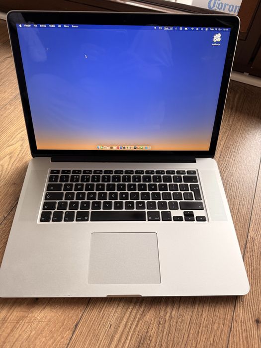Macbook Pro 15 2015 (A1398)- i7/256GB/16GB + STACJA DOKUJĄCA