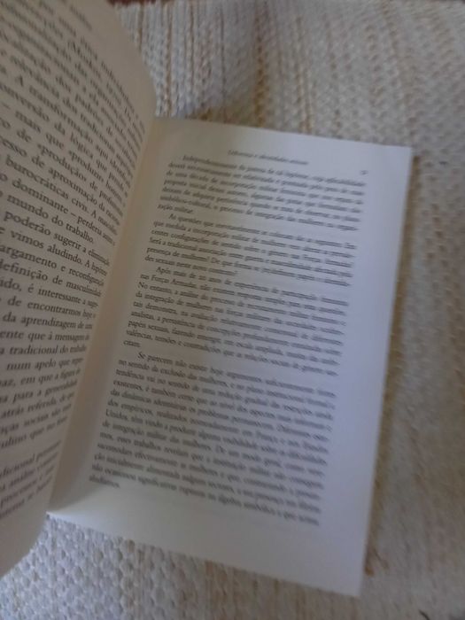 Mulheres nas Forças Armadas Portuguesas por Helena Carreira