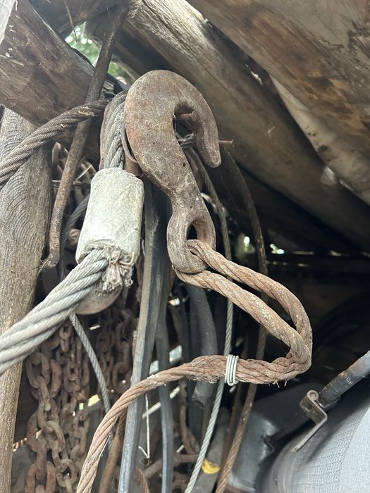 Сак як новий зварювальний на колесах сак.