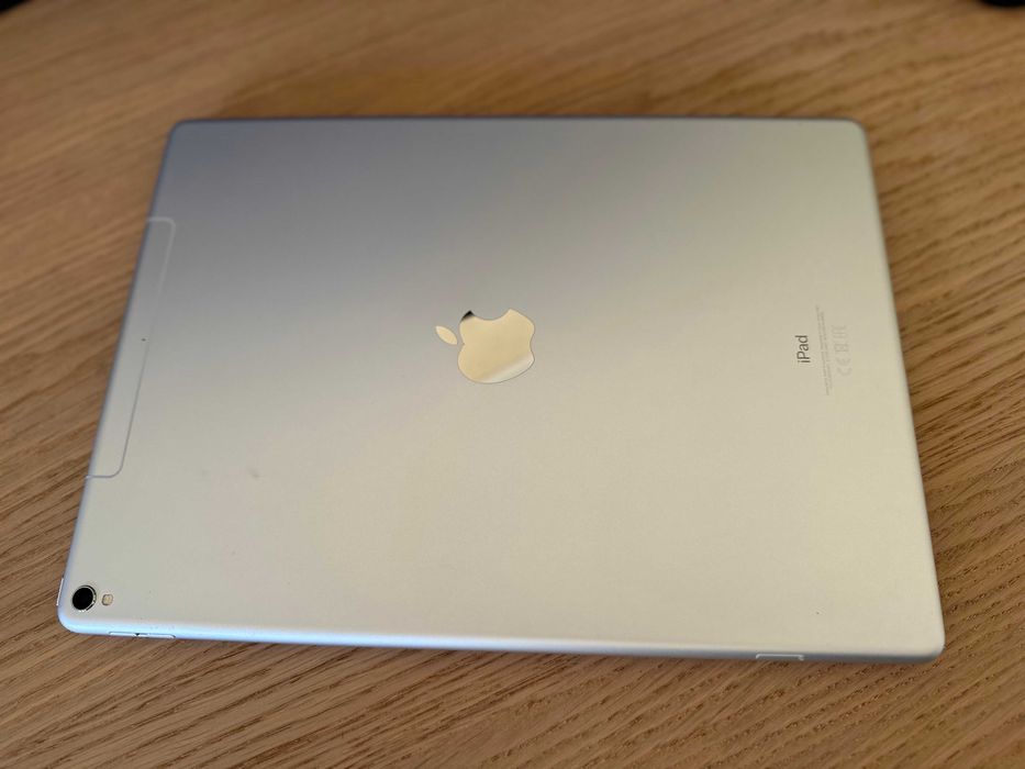 Pack iPad Pro 12.9" 256GB (2ª Geração) + Smart Keyboard + Apple Pencil