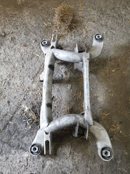 BMW E39 sedan wózek belka zawieszenia tył