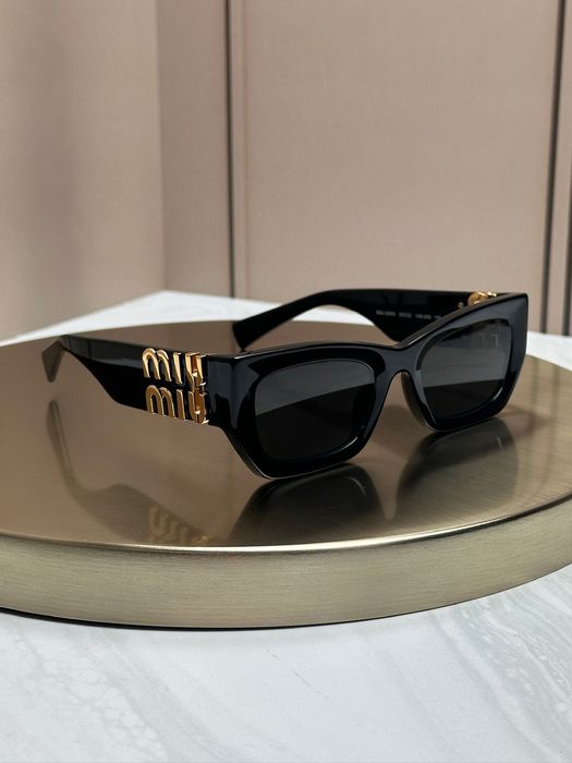 Сонцезахисні окуляри Miu Miu SMU 09WS чорні прямокутні ацетат жіночі оригінал