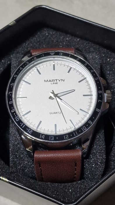 Relógio Martyn linear Novo com caixa