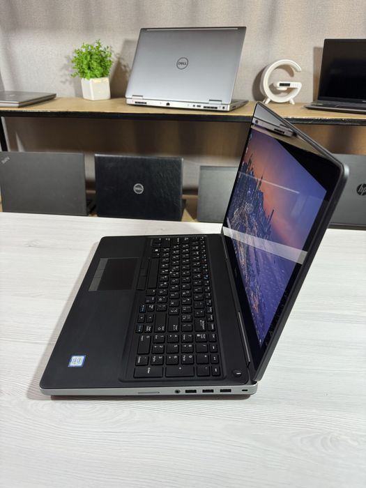 Ноутбук  Dell Precision 7520/i7-7820HQ/8 Gb/SSD 128 Gb/Intel HD Graphics 630