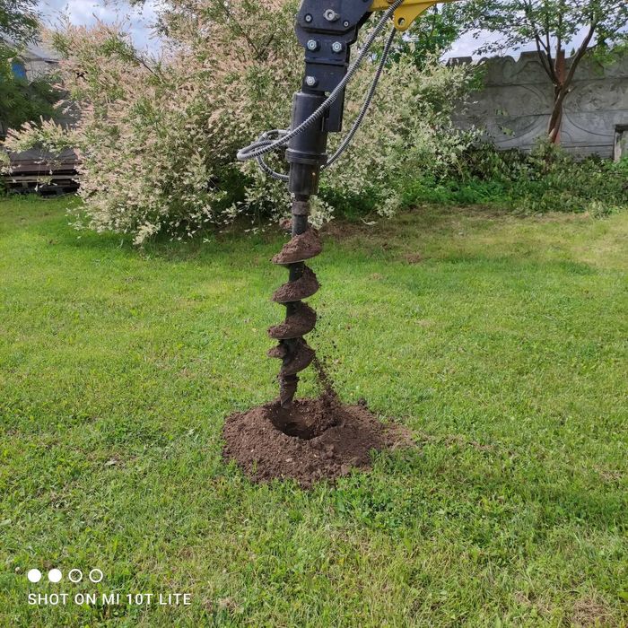 Ogrodzenia betonowe, Słupki betonowe, montaż, minikoparka, 3cx