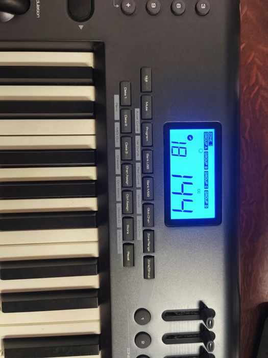 Piano M-AUDIO usado
