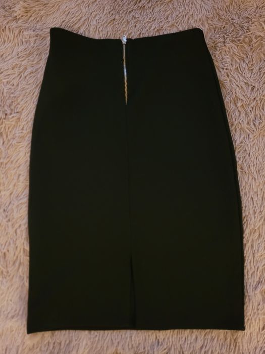 Чорна стрейчева спідниця олівець