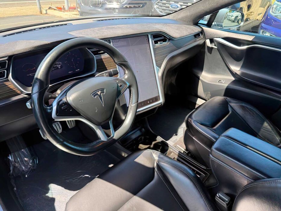 Tesla Model S      2015