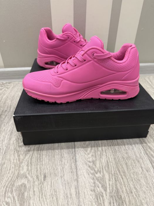 Кроссовки женские SKETCHERS 39 размер