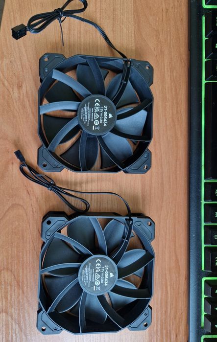 Wentylatory Corsair 120 x 120 mm  50 złotych za dwa Sprawne Nieużywane