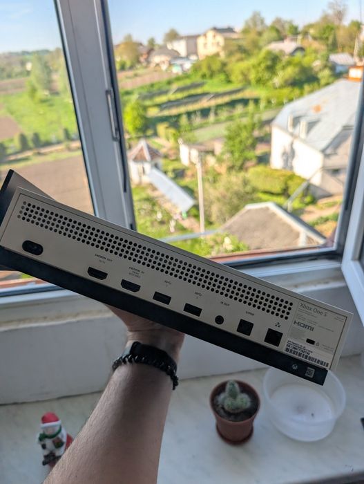 Xbox one s 2tb (гарний стан)