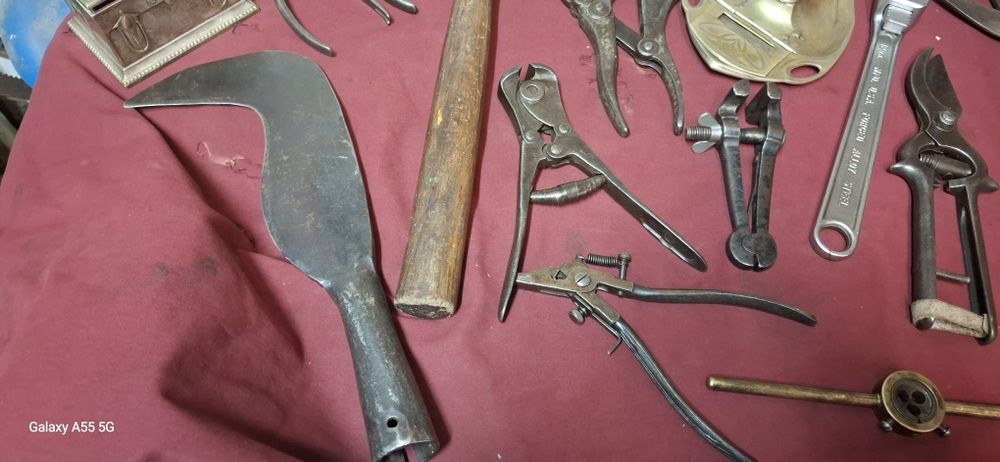 várias ferramentas antigas ( veja a descrição)