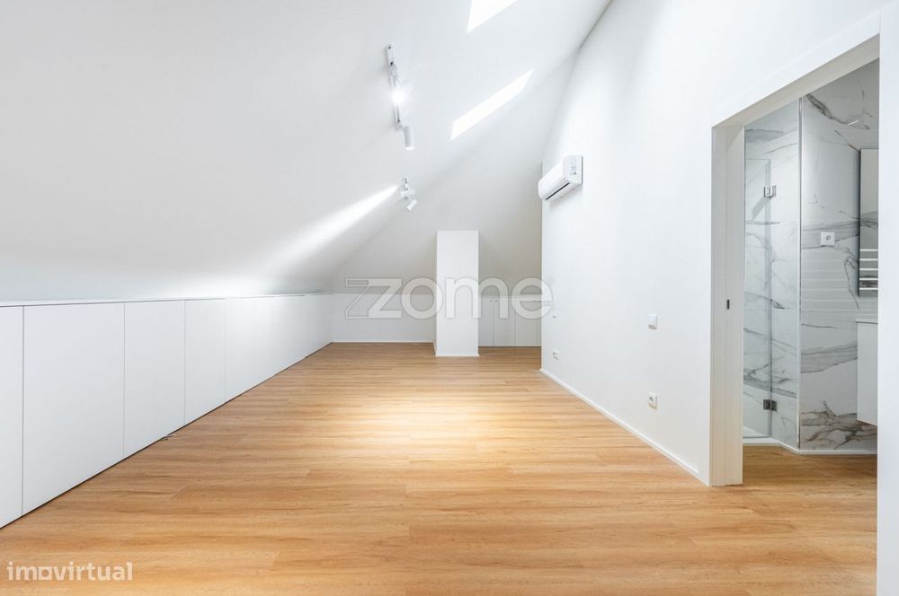 Apartamento T2 Duplex Na Rua Do Godinho, Em Matosinhos Sul — Matosinhos E Leça Da Palmeira, Porto