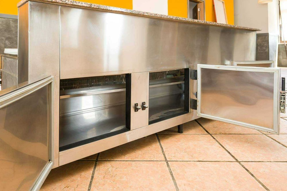 Balcão-vitrina refrigerada com vidro curvo