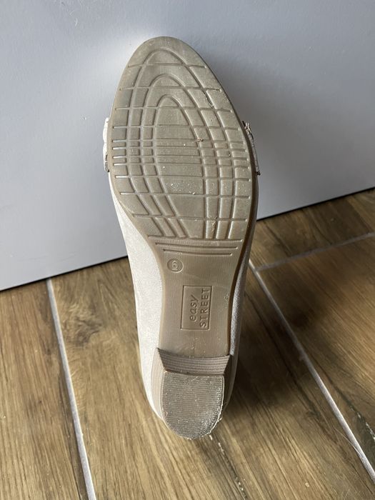 Buty na małym obcasie