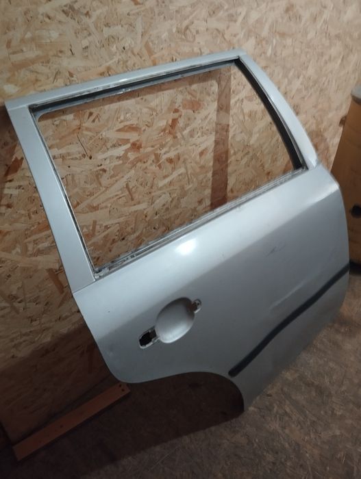 Продам двері шкода тур