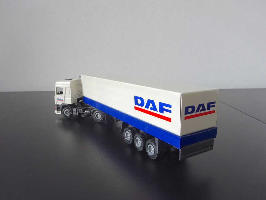1:50 Tekno DAF 95 380 ATi Camião c/Reboque