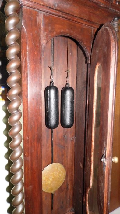 Relógio de pé alto antigo