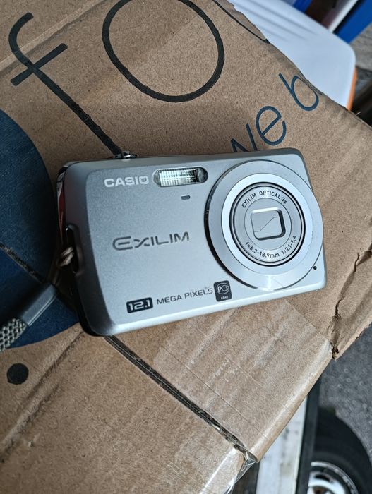 Máquina fotográfica CASIO EXILIM