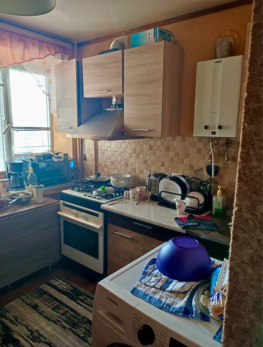 Продам двокімнатну квартиру.