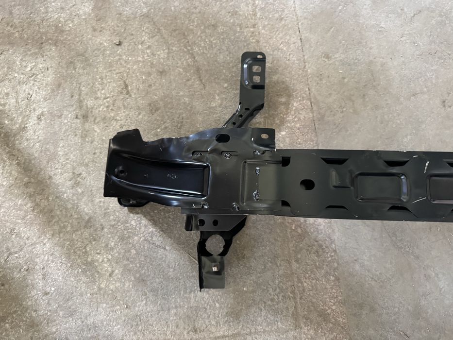 Підсилювач перднього бампера Ford Escape 2020-2026