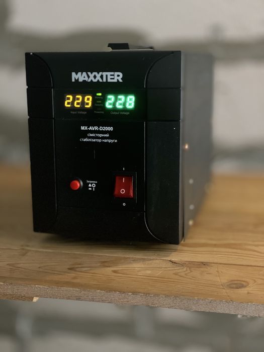 Стабілізатор напруги MAXXTER MX-AVR-D2000 (2000ВА / 1200Вт)