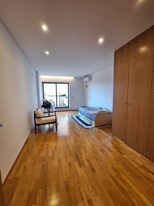 Apartamento T3 com áreas generosas no centro de Santo Tirso
