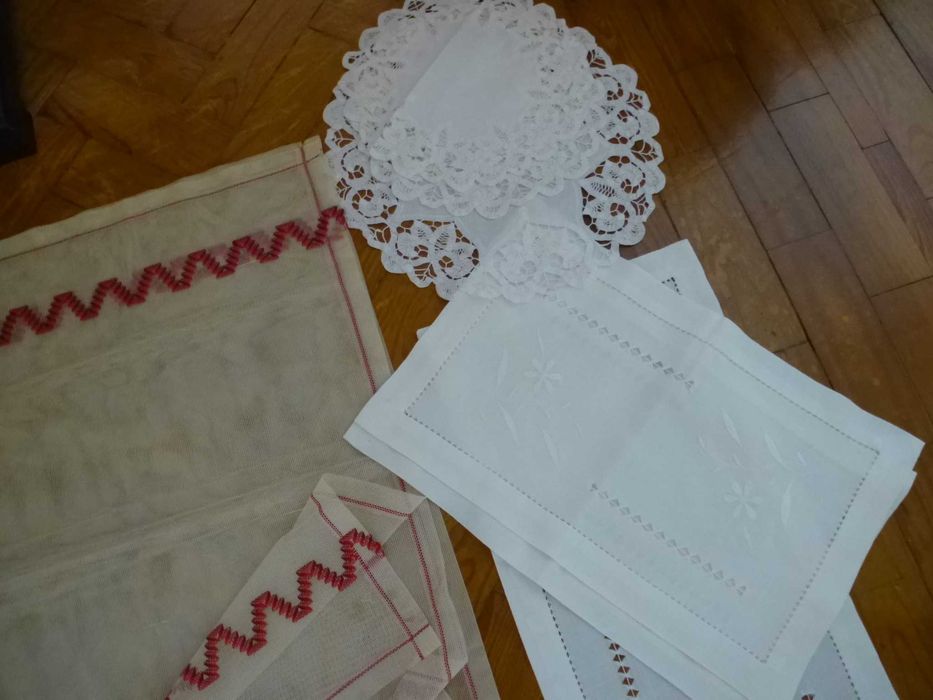 Naperons de renda e tecido, vintages