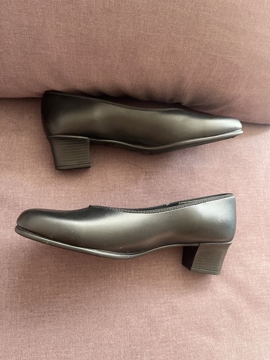 Angielskie buty na obcasie czołenka Fayrelady