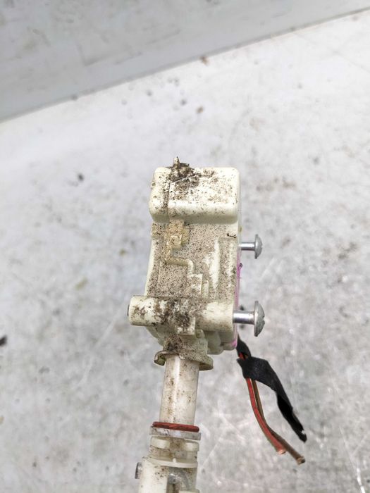 VW Audi Seat Skoda Siłownik Klapki Wlewu Paliwa