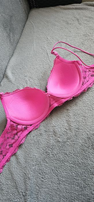 Nowy biustonosz w kolorze fuksji 80 C