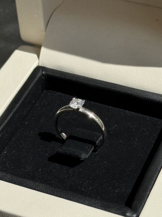 Каблучка SOVA з діамантом GIA 0,33 ct G/VVS2 | Біле золото 585