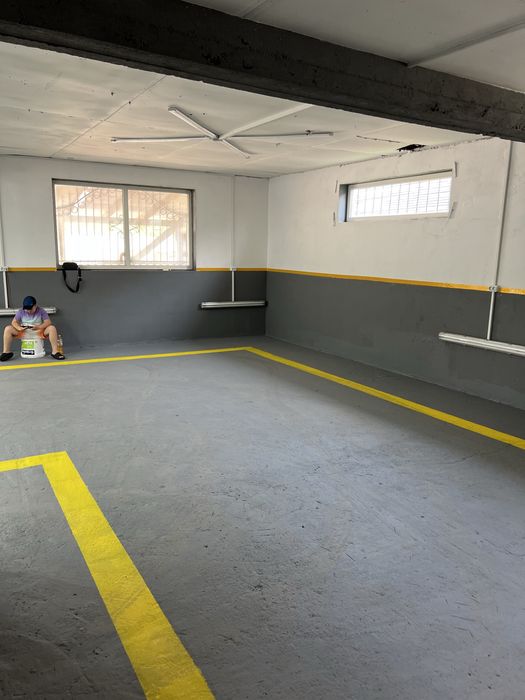 Здається гараж з навесами і великою територією