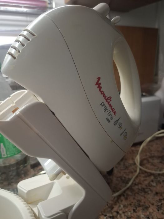 Batedeira Moulinex, 450W, 5 velocidades e botão turbo