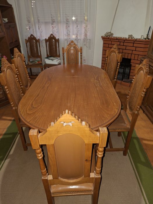 3 Conjuntos de mesa de sala com cadeiras. 200€/conjunto