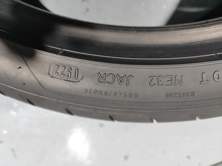 2 pneus semi novos 255-35R19 Good year RFT - Oferta dos Portes