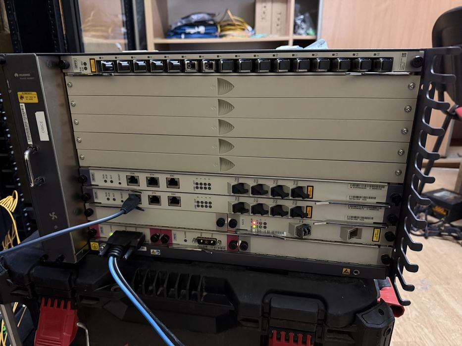 Huawei Olt SmartAX MA5683T + karta GPON 16 port z wkladkami C+