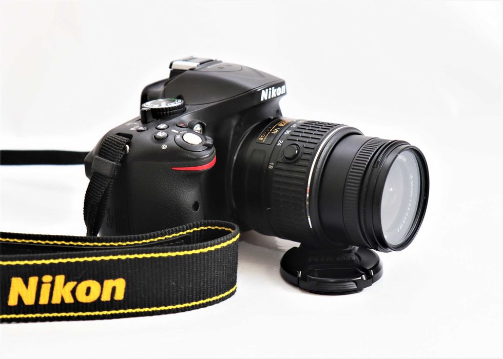 Nikon D5200 com lente Nikon 18-55mm máquina fotográfica digital reflex
