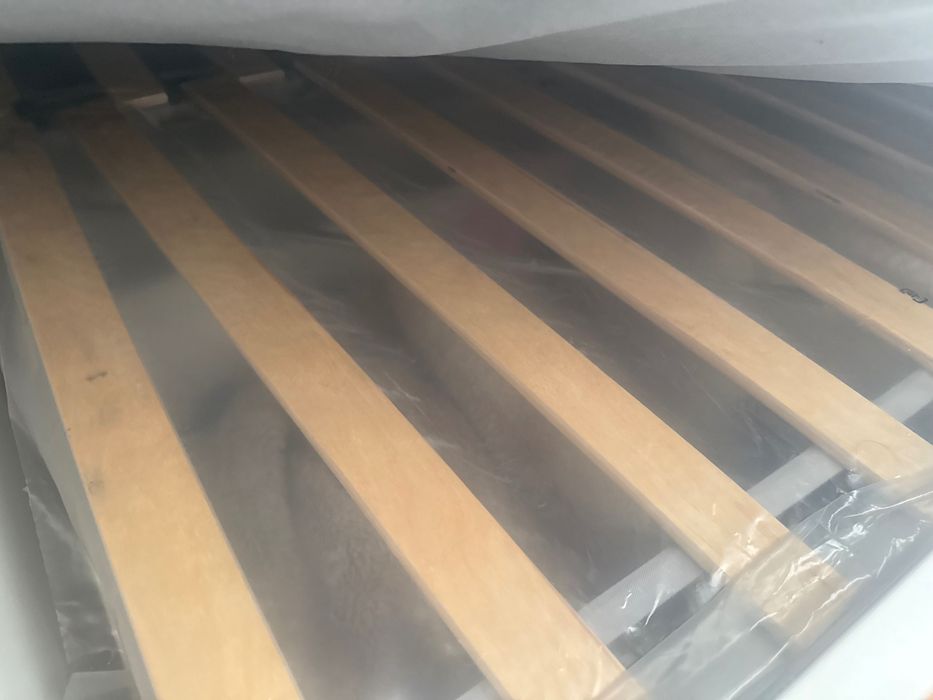 Cama de casal e colchão