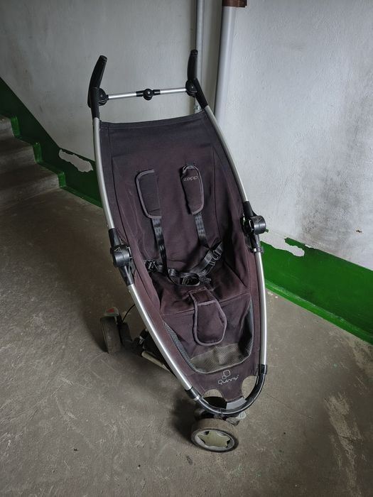 Коляска quinny компактна. Порепані колеса