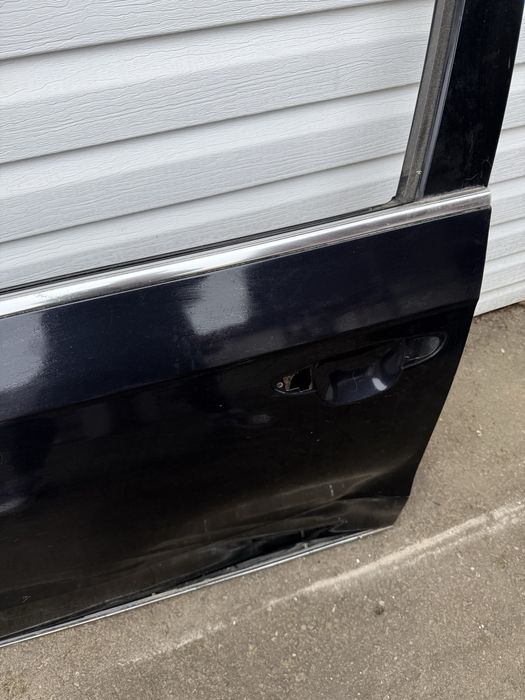 Передня ліва дверка Пасат б7