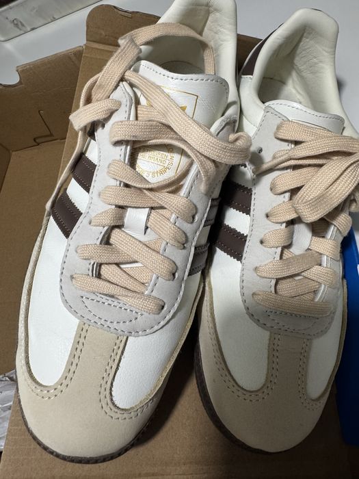 Tenis adidas samba castanho.