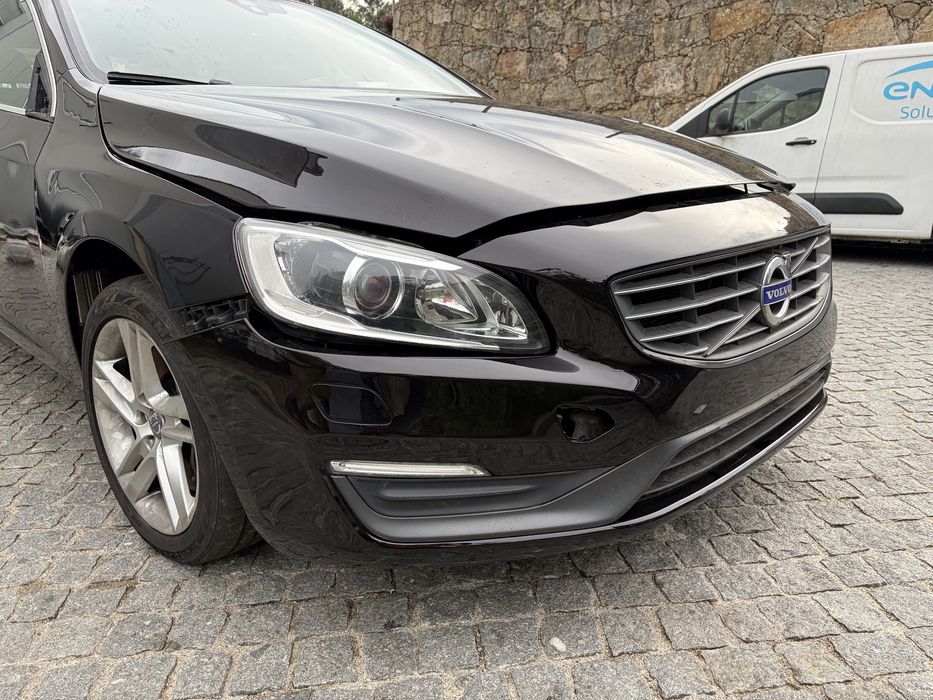 Frente volvo v60 hibrida