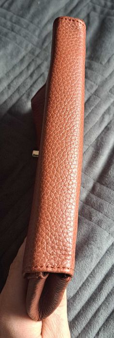 Bolsa/Carteira com Aba e Fecho Metálico - Castanha