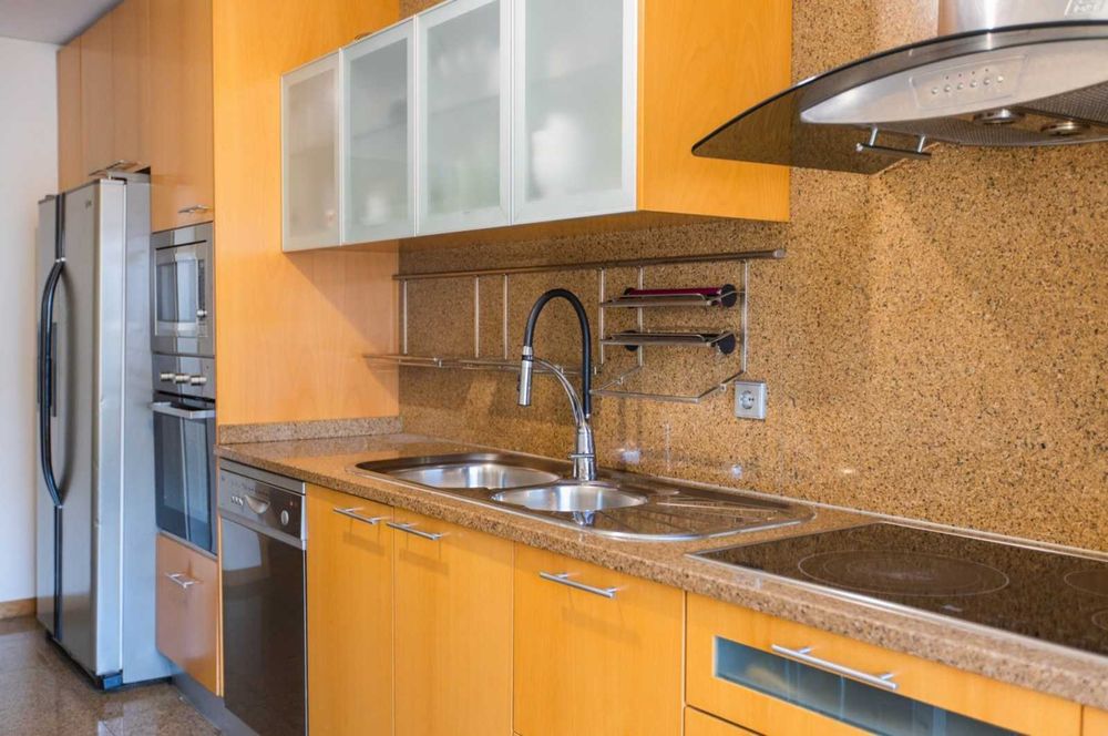 Aluga-se quarto em apartamento calmo e bem localizado em Braga.