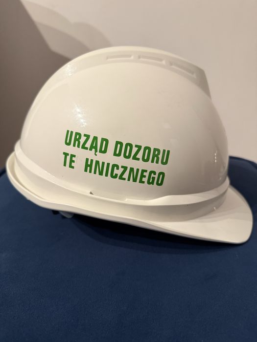 Nowy kask ochronny i kamizelka odblaskowa UDT – komplet BHP