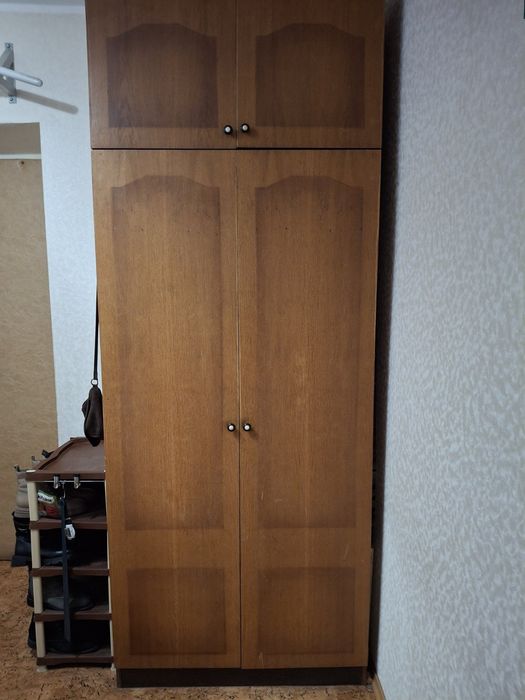 Шафа безкоштовно. Для передпокою.