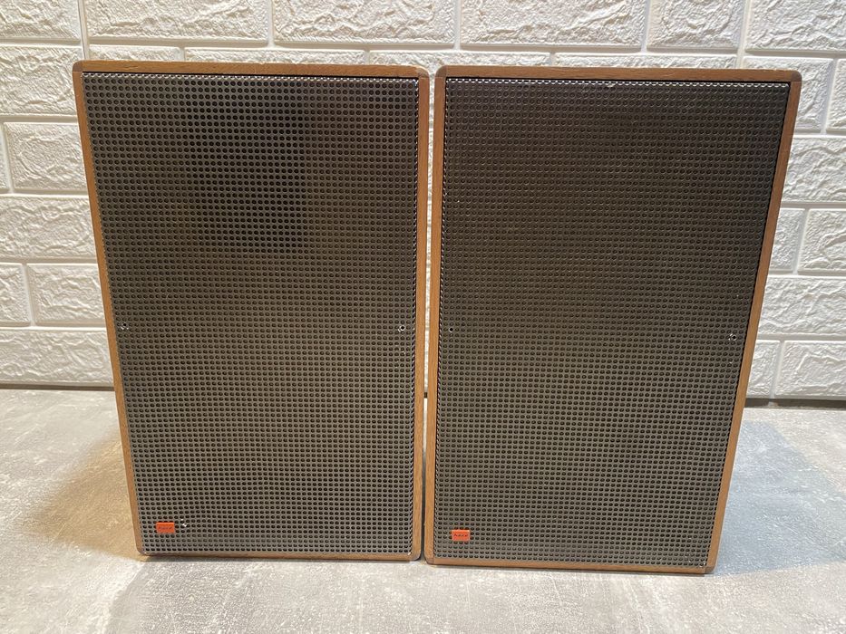 Корпуса від різних АС