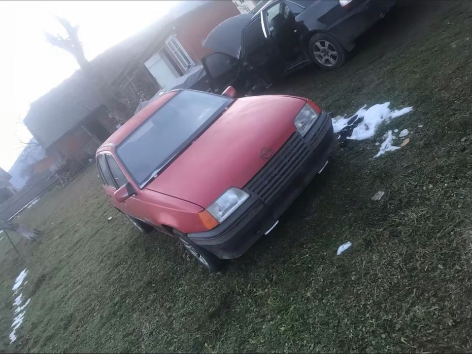 Продам цілого або по запчастинах опель кадет 1.4